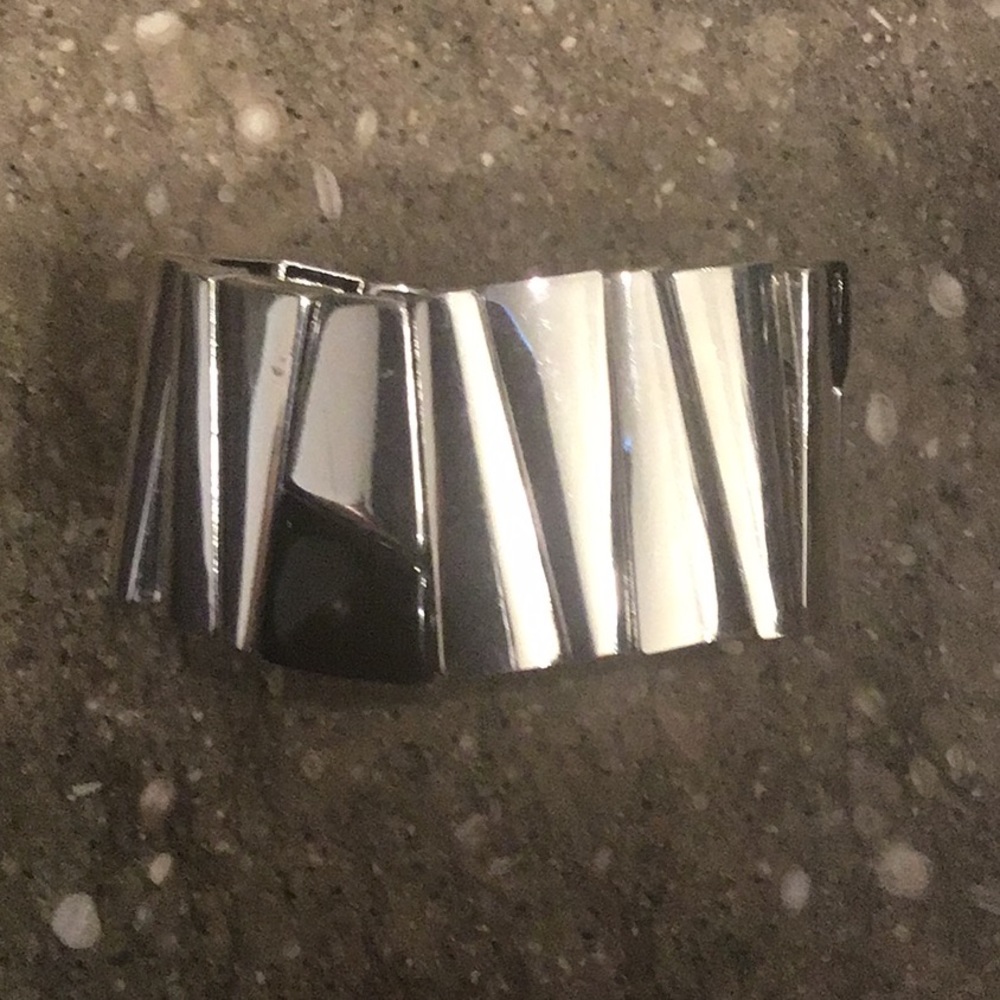 Bundle of 4 Chico’s stretch bracelets - Picture 6 of 8